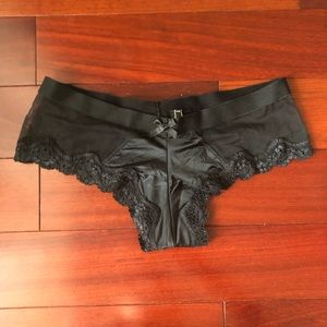 NWT Victoria’s Secret Cheeky Panty! 🌛